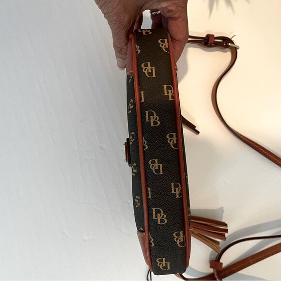 HP 🎉 Dooney & Bourke Gretta Slim Crossbody bag. Color: Brown Tmoro - Picture 6 of 13